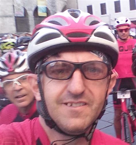 Scontro mortale: ciclista investito da un'auto .